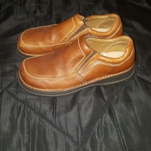Cherokee slip ons